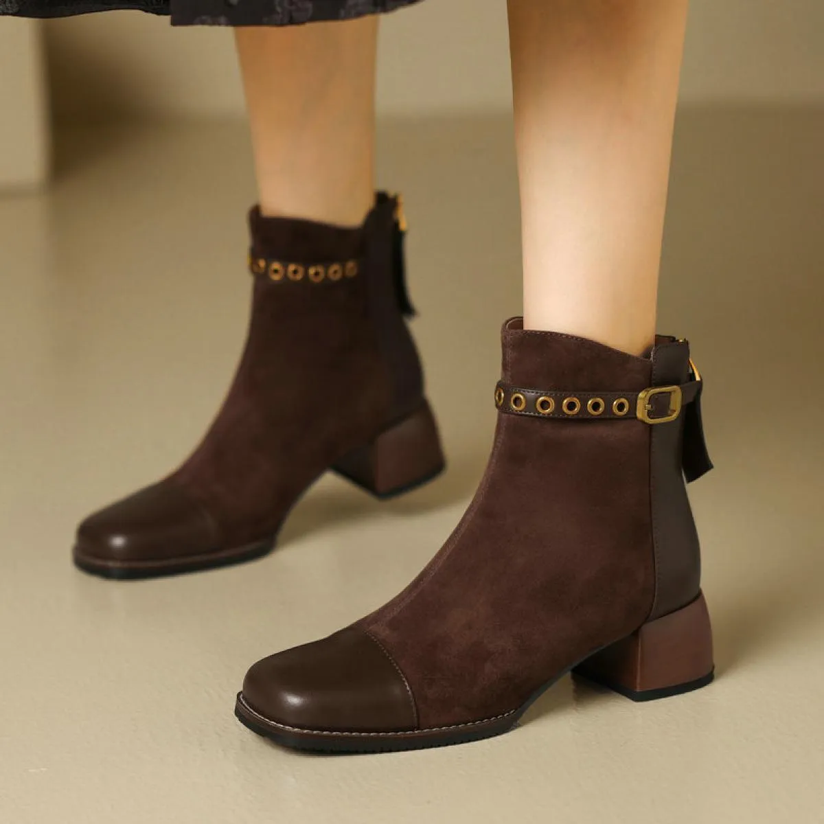 2024 Stivaletti da donna da ufficio Autunno Inverno Stivaletti da donna di base in vera pelle Tacchi alti spessi Punta quadrata