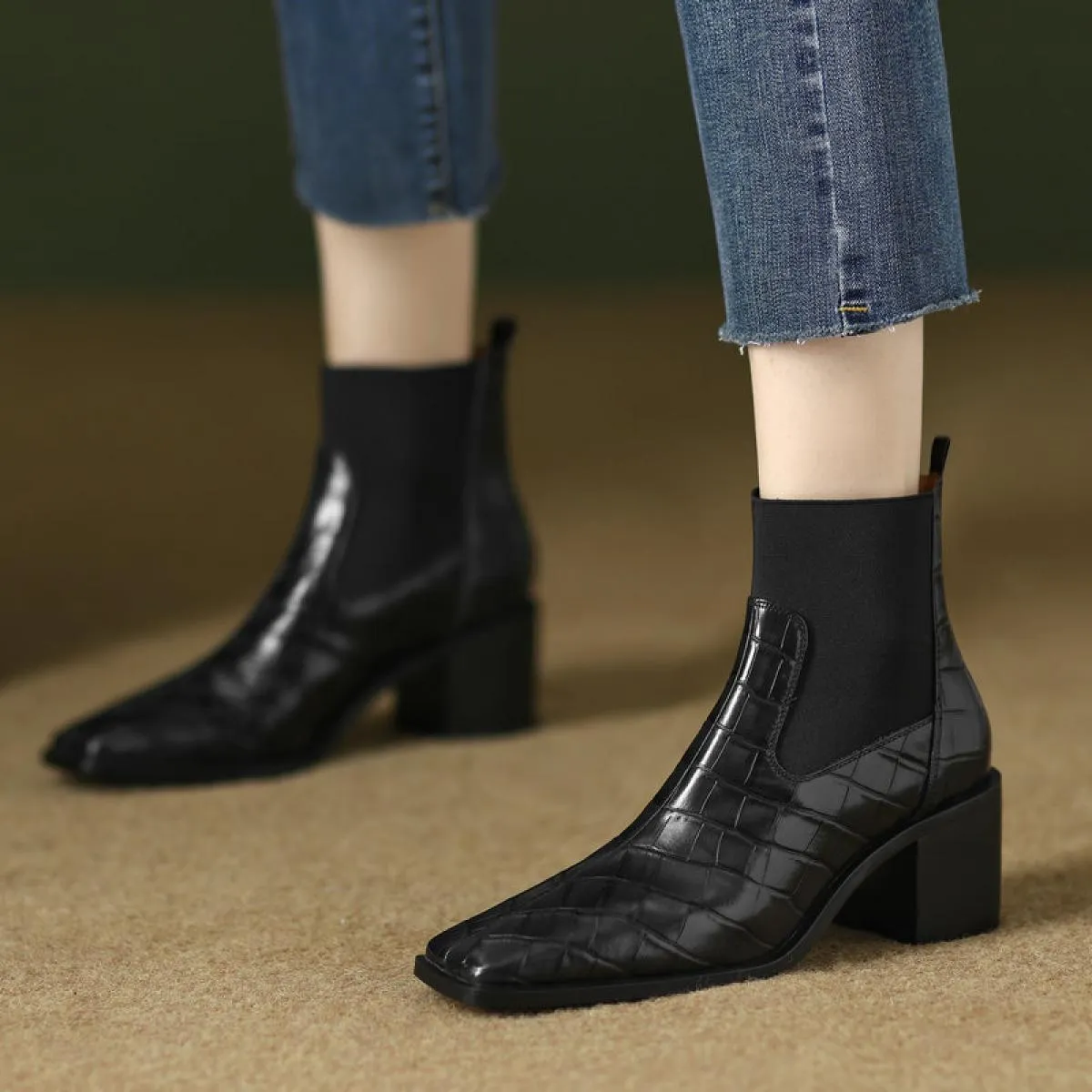 2024 Stivaletti in vera pelle Stivaletti da donna casual Tacchi alti spessi Autunno Inverno Scarpe da donna Outdoor Taglia 34 40