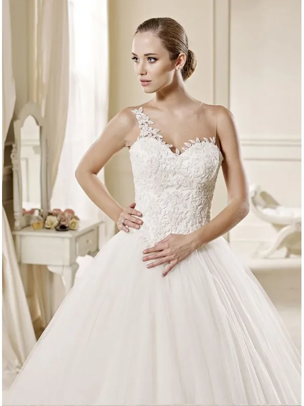 Abito da Sposa A-line economico Monospalla con gonna vaporosa e corpetto ricamato