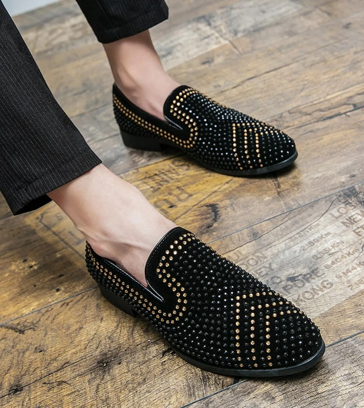 Black Spikes 2022 New Brand Mens Mocassini Scarpe di lusso Denim e paillettes in metallo Scarpe da uomo casual di alta qualità P