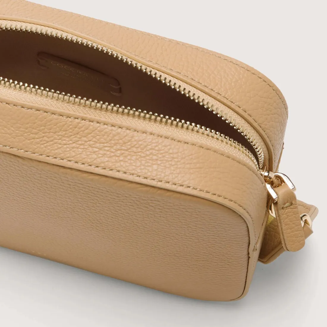 Borsa a tracolla camera bag Coccinelle Tebe a tracolla in pelle fresh beige