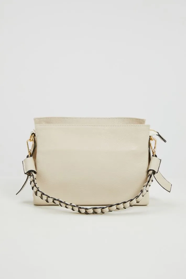 Borsa in pelle martellata