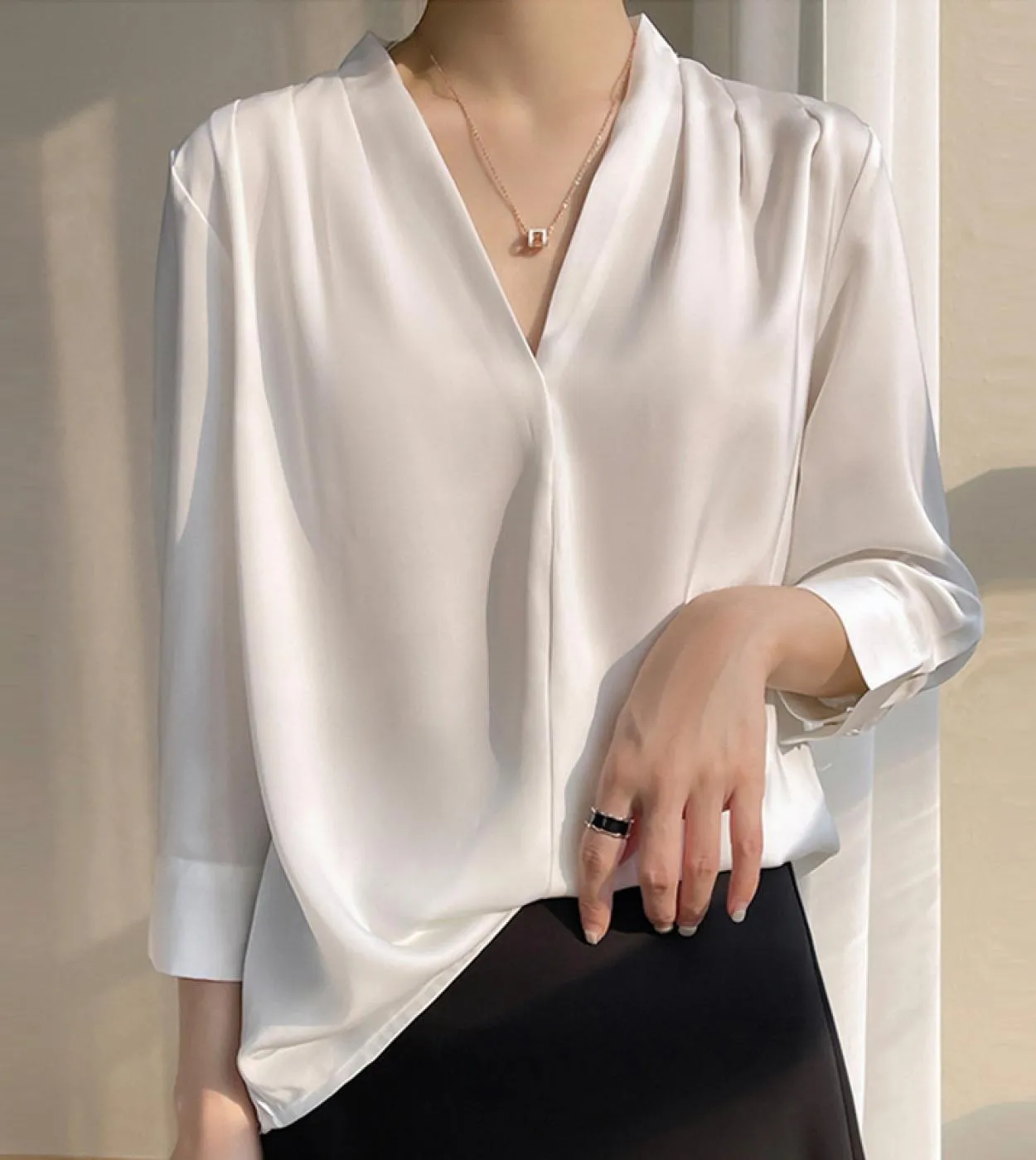 Camicetta elegante da donna in raso Camicia estiva con scollo a V Camicia a maniche lunghe Casual da ufficio Top da donna Solid