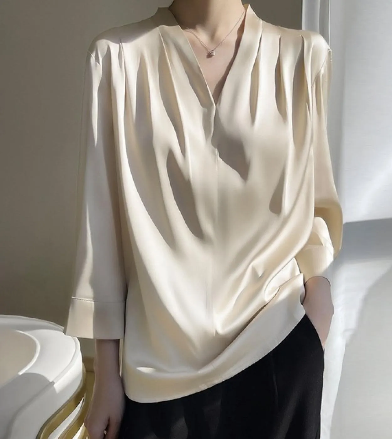 Camicetta elegante da donna in raso Camicia estiva con scollo a V Camicia a maniche lunghe Casual da ufficio Top da donna Solid