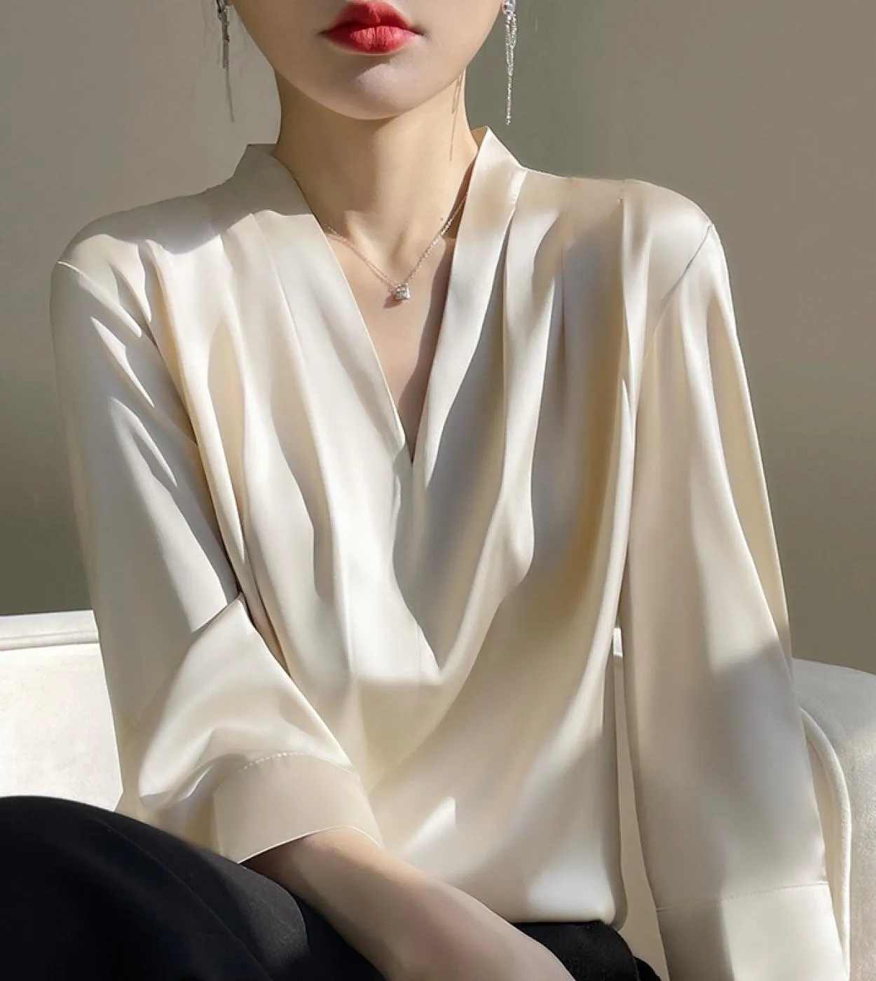 Camicetta elegante da donna in raso Camicia estiva con scollo a V Camicia a maniche lunghe Casual da ufficio Top da donna Solid