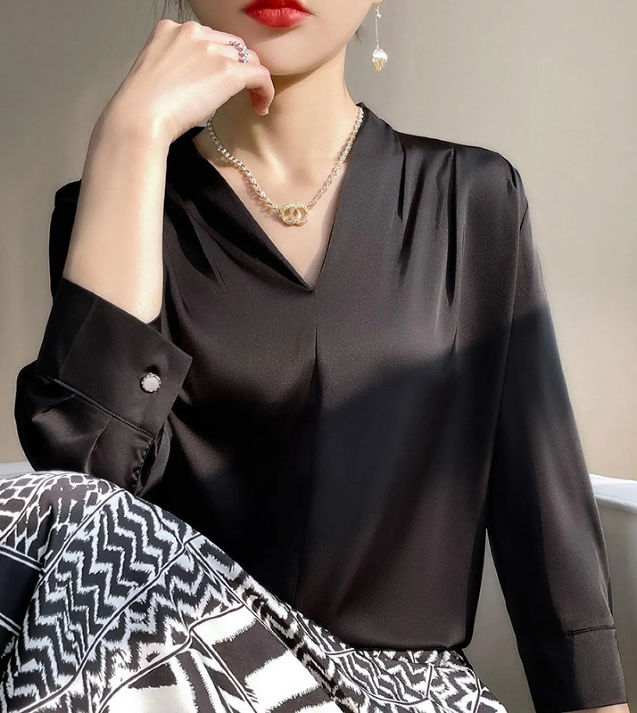 Camicetta elegante da donna in raso Camicia estiva con scollo a V Camicia a maniche lunghe Casual da ufficio Top da donna Solid