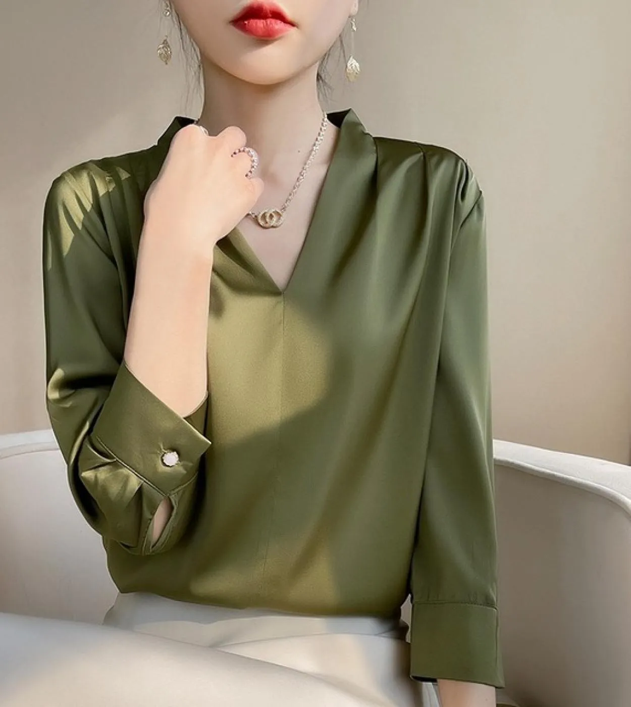 Camicetta elegante da donna in raso Camicia estiva con scollo a V Camicia a maniche lunghe Casual da ufficio Top da donna Solid