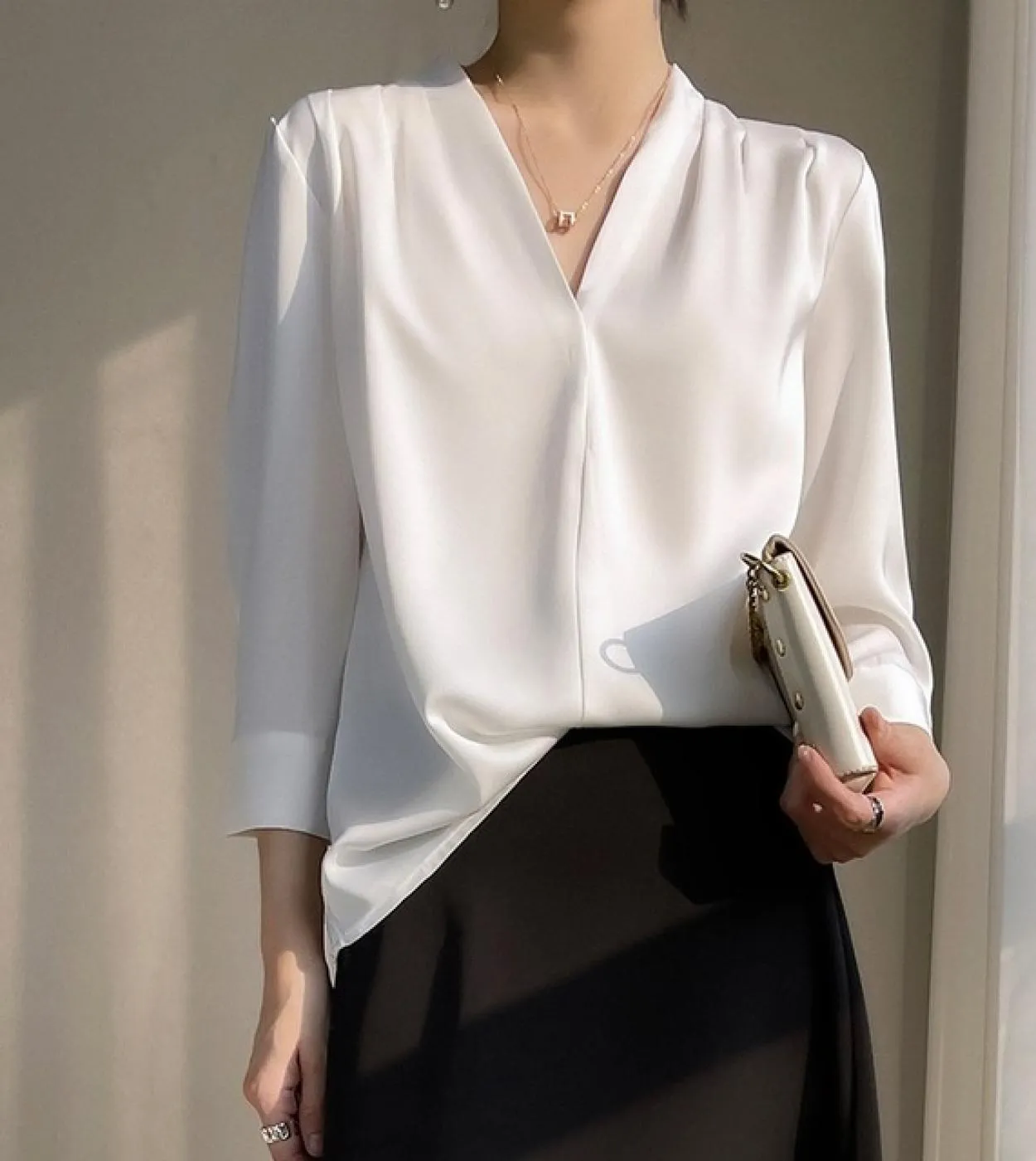 Camicetta elegante da donna in raso Camicia estiva con scollo a V Camicia a maniche lunghe Casual da ufficio Top da donna Solid