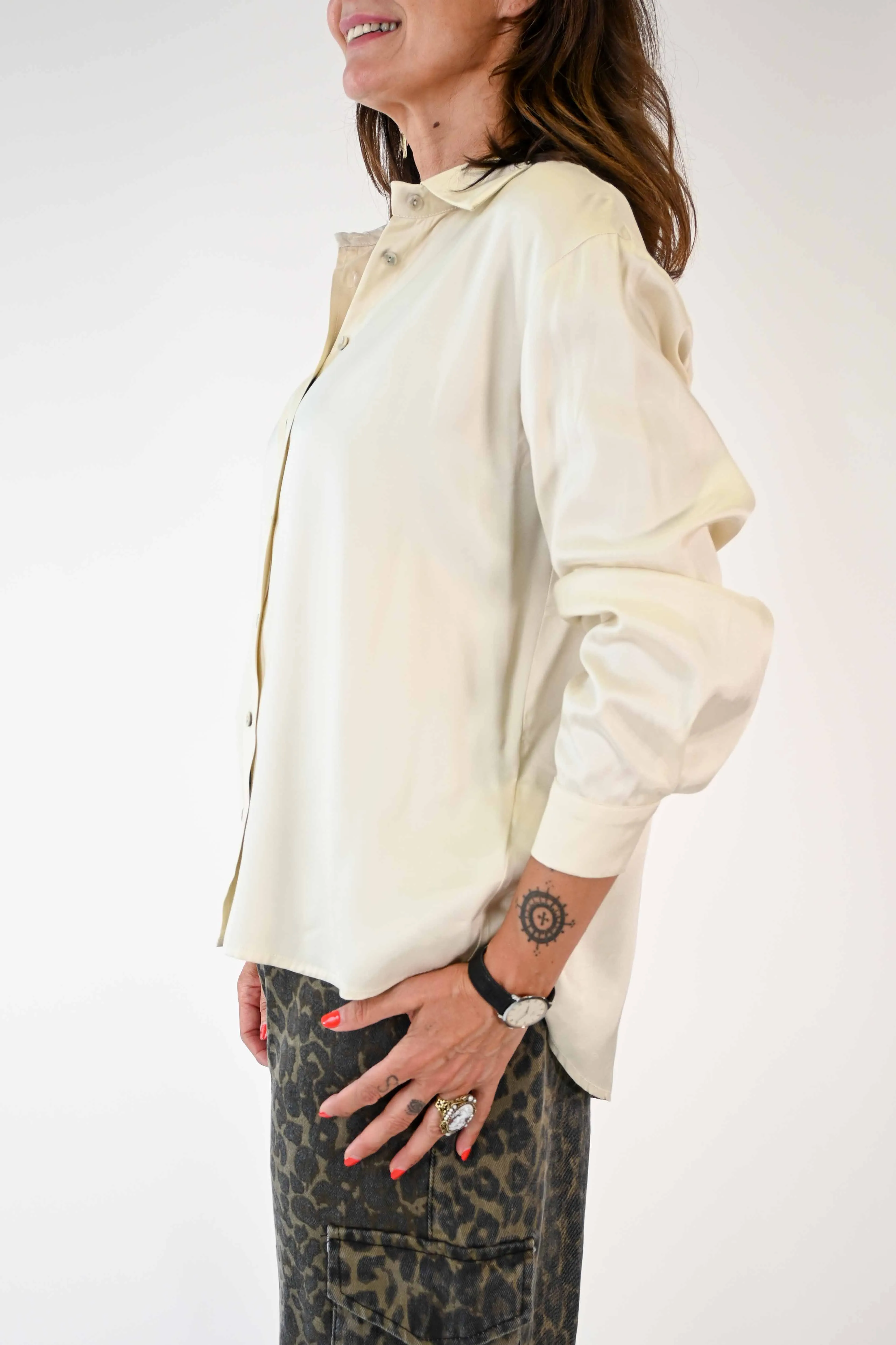 CAMICIA CON COLLO A LANCIA IN VISCOSA PANNA