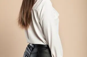 Camicia elegante con scollo rotondo, bianca