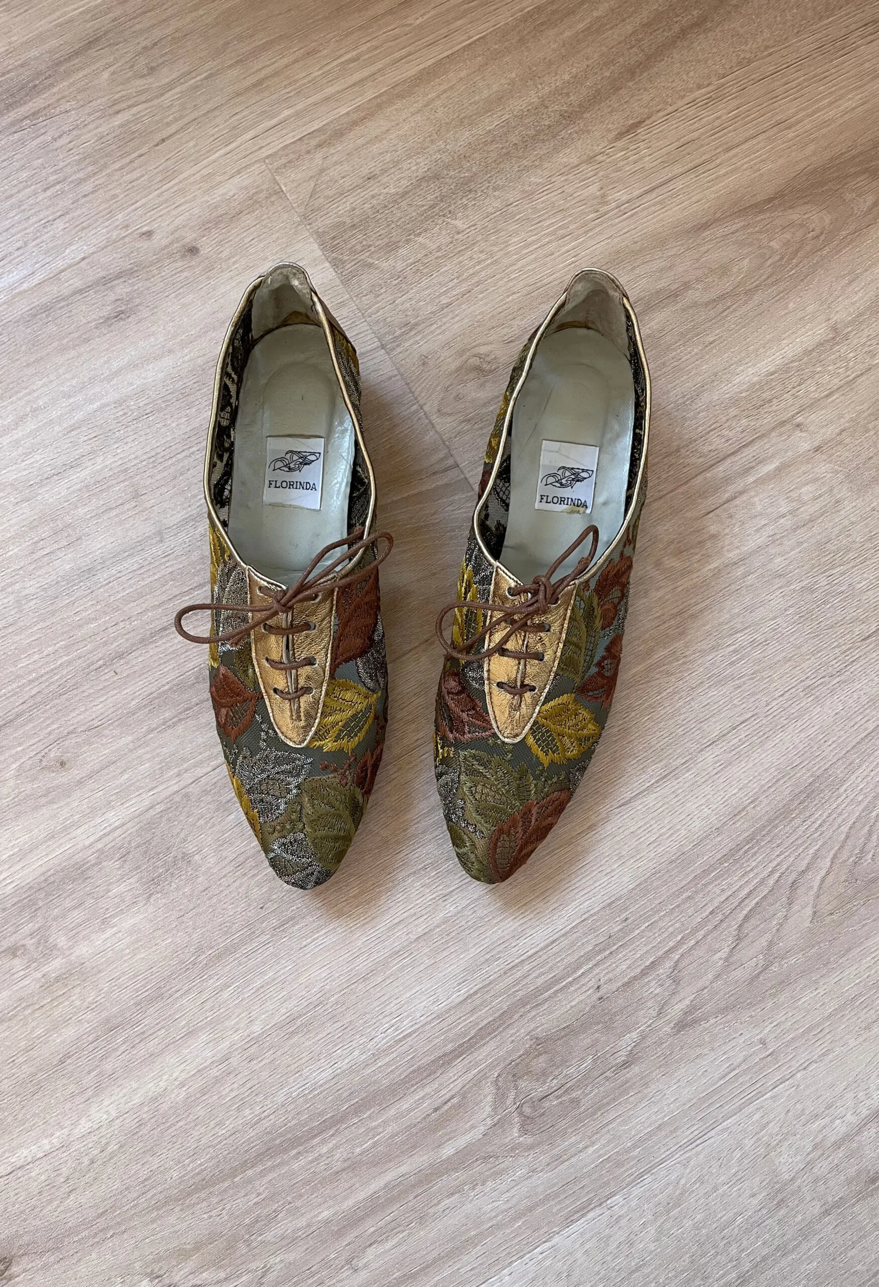 Derby in rete con ricamo foglie vintage anni ’80