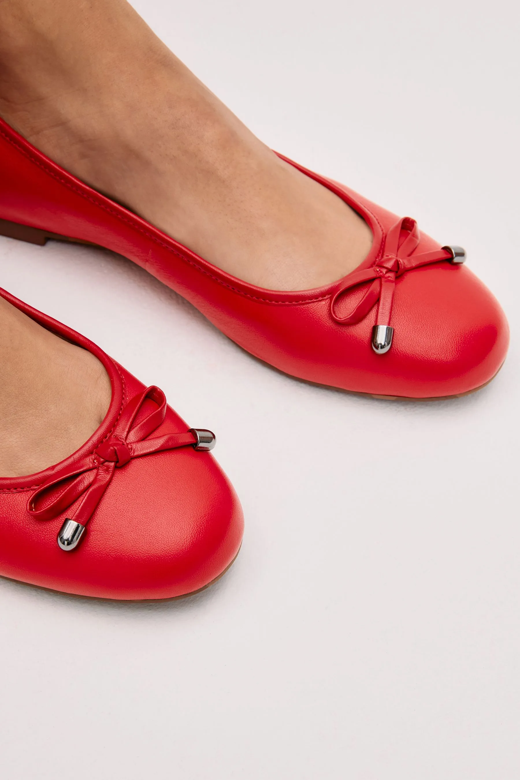 Forever Comfort® Scarpe da ballerina in pelle a punta tonda    