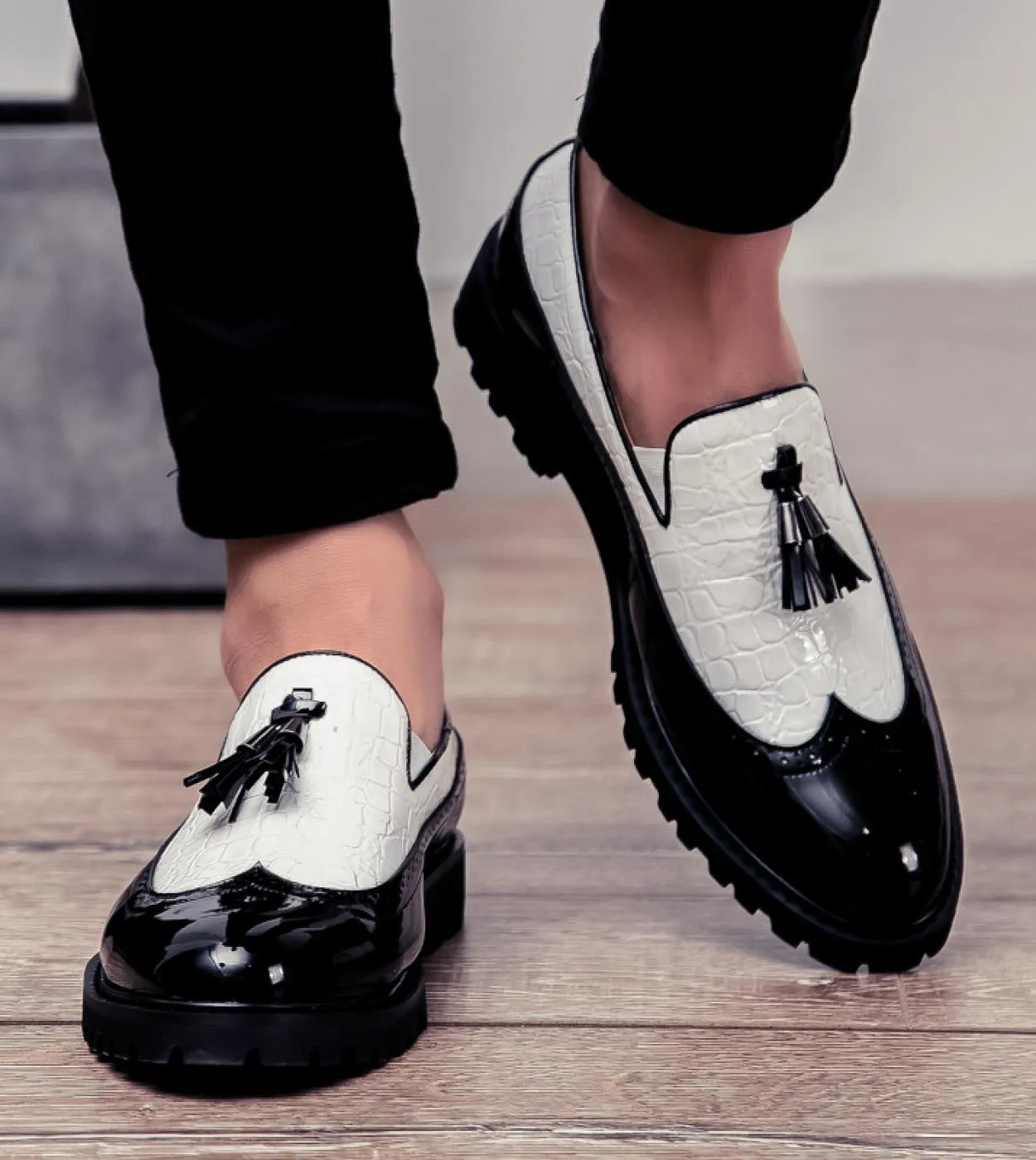 Gli uomini di moda di grandi dimensioni vestono le scarpe da sposa per feste nere Scarpe a punta Scarpe da guida Mocassini Scarp
