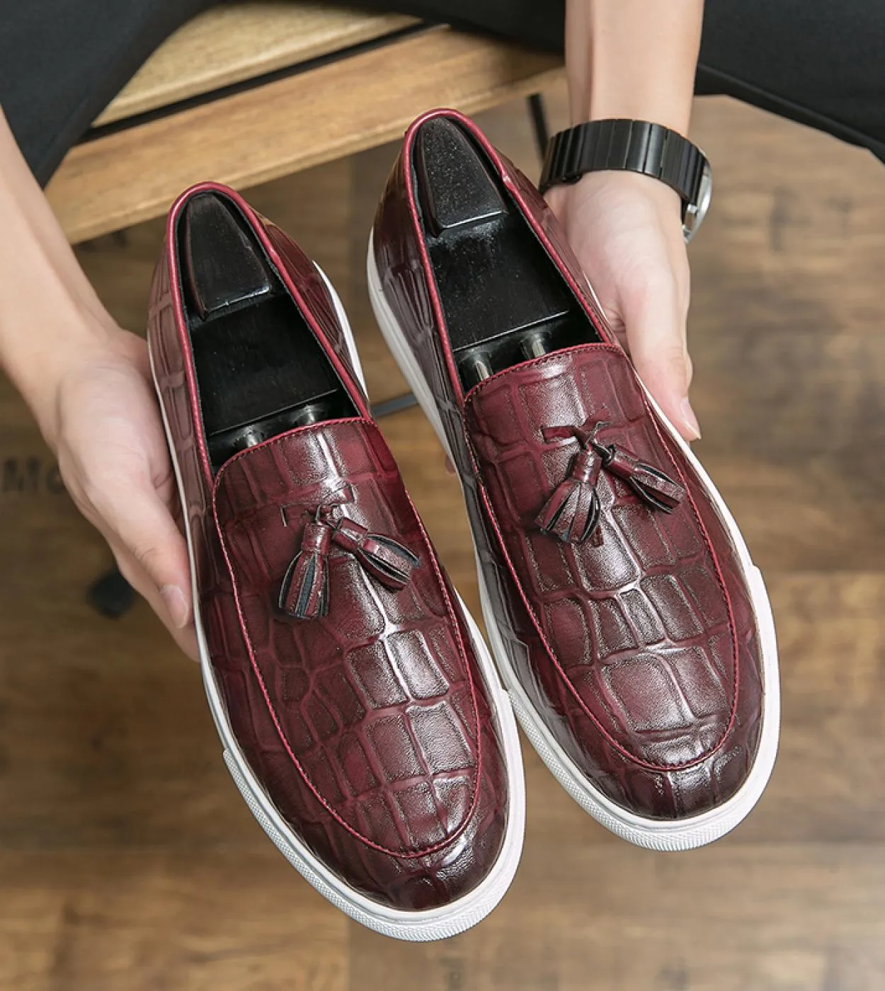 Luxury Brand Men Formal Mariage Wedding Party Shoes Scarpe brogues con punta a punta di alta qualità Uomo Mocassini con suola bi