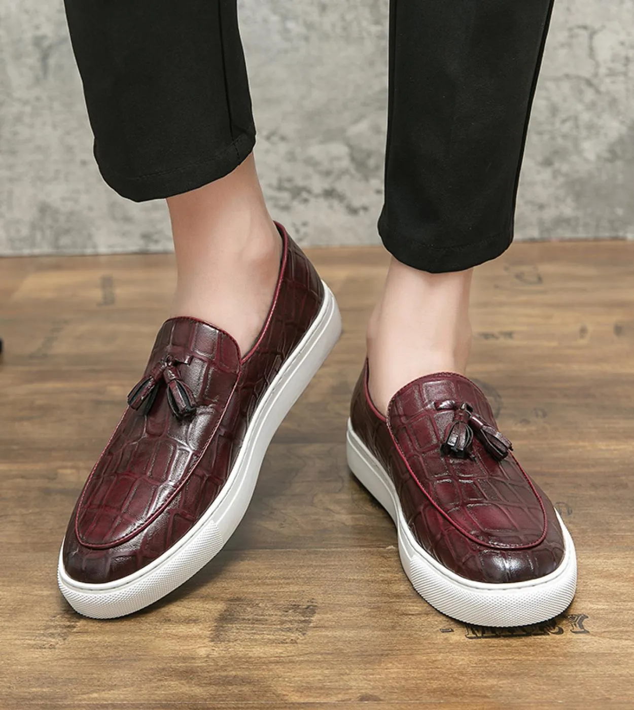 Luxury Brand Men Formal Mariage Wedding Party Shoes Scarpe brogues con punta a punta di alta qualità Uomo Mocassini con suola bi