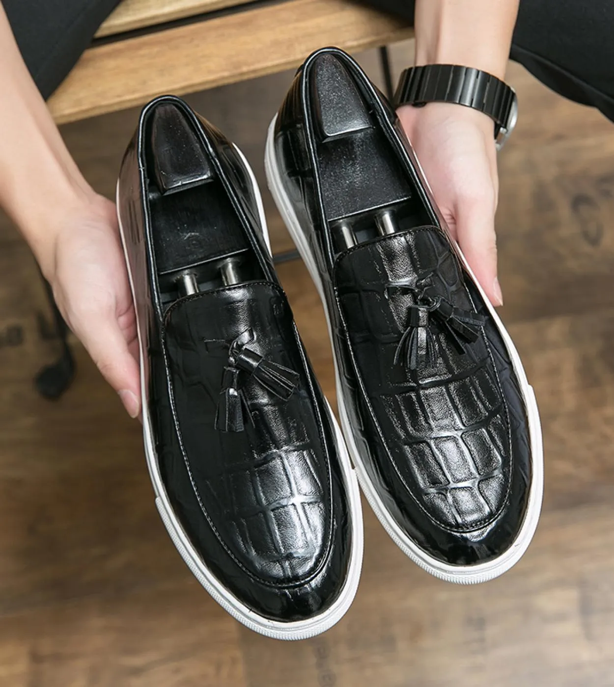 Luxury Brand Men Formal Mariage Wedding Party Shoes Scarpe brogues con punta a punta di alta qualità Uomo Mocassini con suola bi