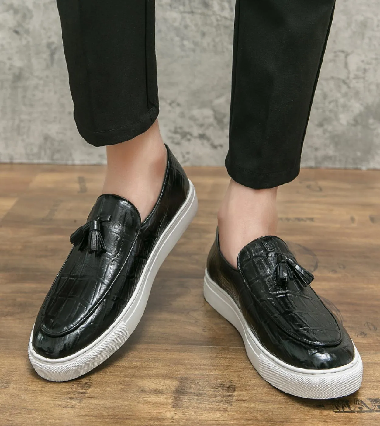 Luxury Brand Men Formal Mariage Wedding Party Shoes Scarpe brogues con punta a punta di alta qualità Uomo Mocassini con suola bi