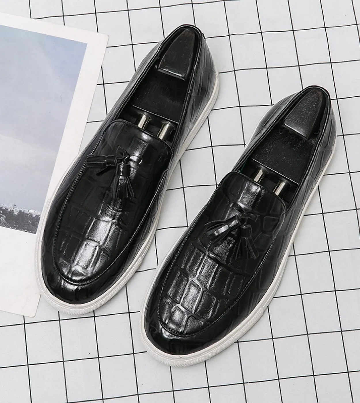 Luxury Brand Men Formal Mariage Wedding Party Shoes Scarpe brogues con punta a punta di alta qualità Uomo Mocassini con suola bi
