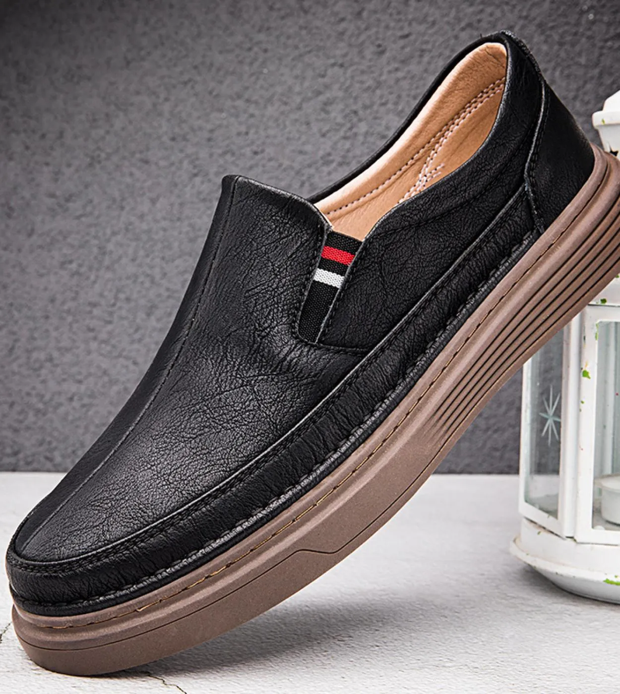 Mocassini con fondo spesso di marca di lusso Scarpe casual da uomo Slip on Scarpe eleganti in pelle Scarpe da uomo ufficiali da