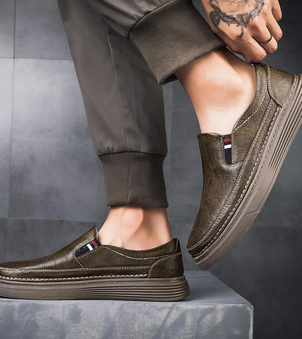 Mocassini con fondo spesso di marca di lusso Scarpe casual da uomo Slip on Scarpe eleganti in pelle Scarpe da uomo ufficiali da