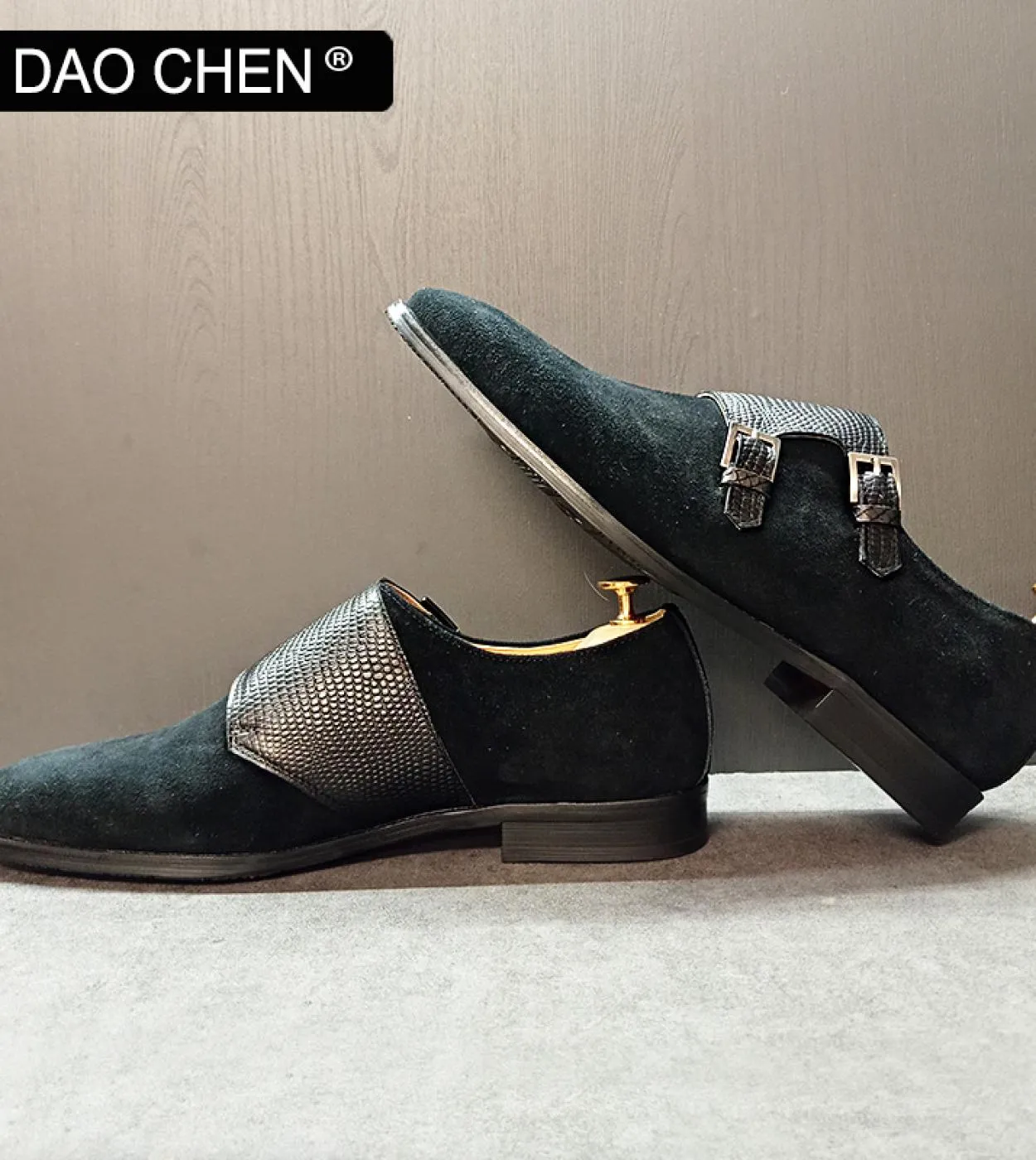 Mocassini da uomo di marca di lusso Scarpe Double Monk Scarpe in pelle Moda uomo casual Scarpe eleganti Scarpe da sposa da uffic