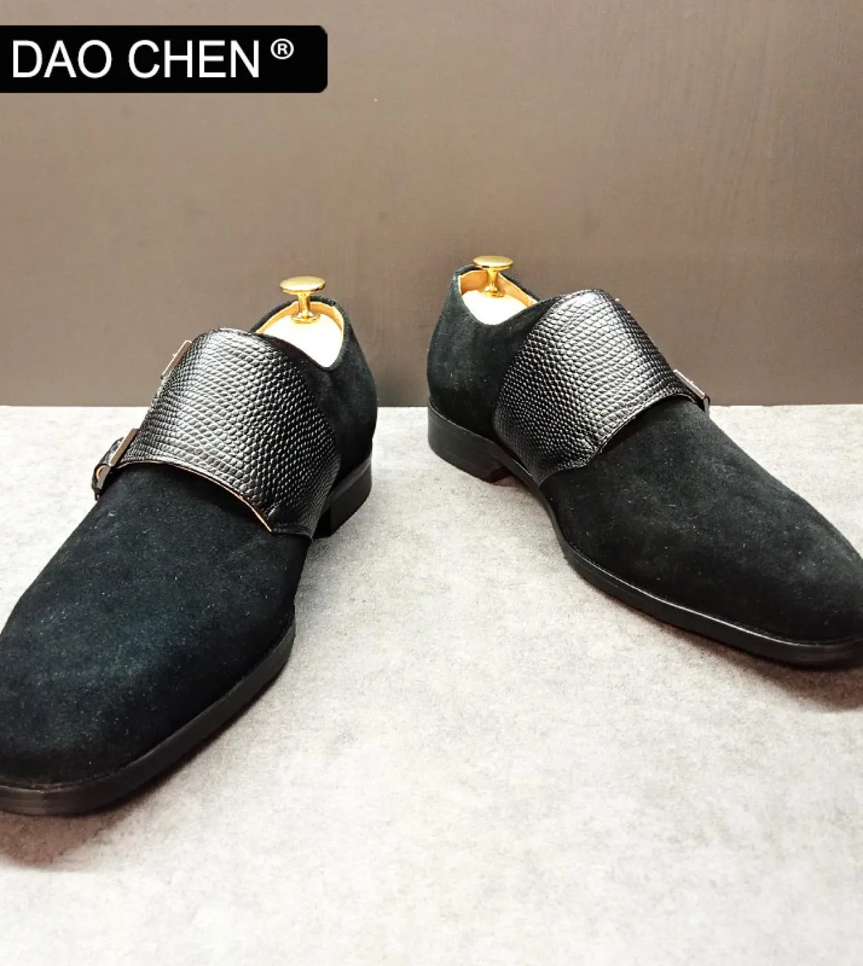 Mocassini da uomo di marca di lusso Scarpe Double Monk Scarpe in pelle Moda uomo casual Scarpe eleganti Scarpe da sposa da uffic