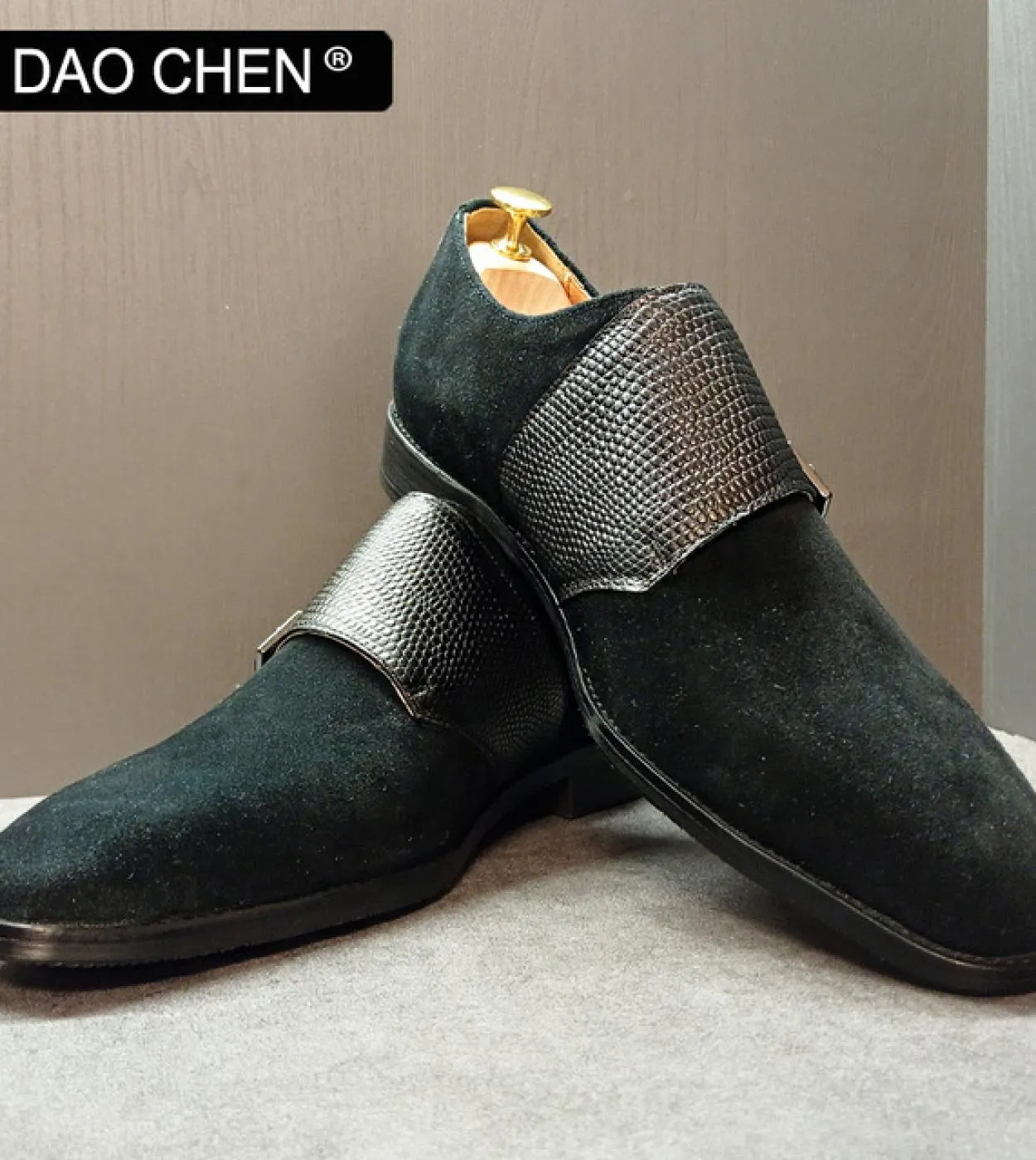 Mocassini da uomo di marca di lusso Scarpe Double Monk Scarpe in pelle Moda uomo casual Scarpe eleganti Scarpe da sposa da uffic