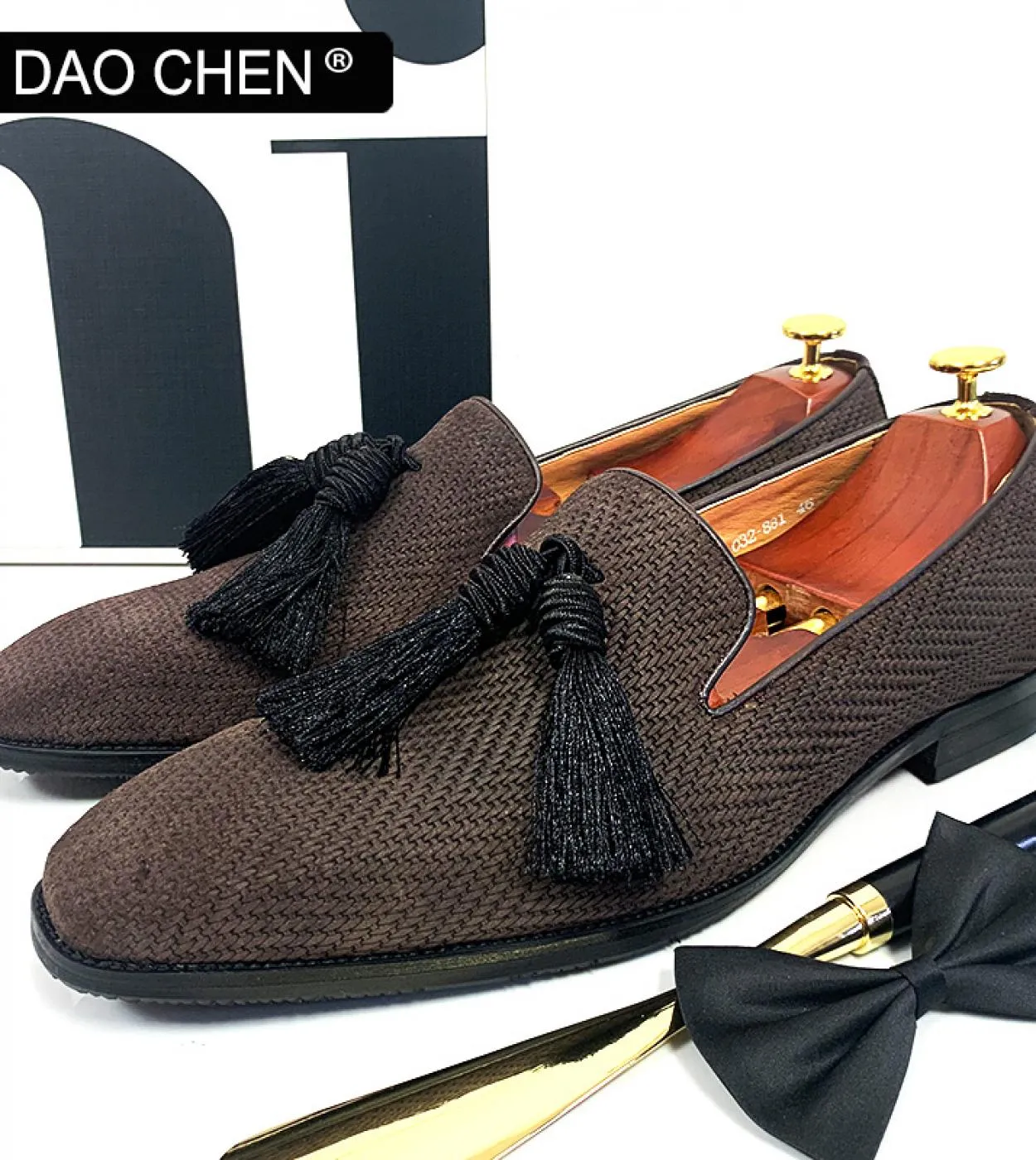 Mocassini da uomo di marca di lusso Scarpe in pelle scamosciata Scarpe con nappe nere Slip On Scarpe eleganti da uomo Banchetto