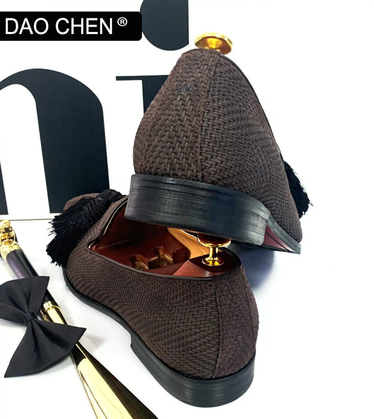 Mocassini da uomo di marca di lusso Scarpe in pelle scamosciata Scarpe con nappe nere Slip On Scarpe eleganti da uomo Banchetto