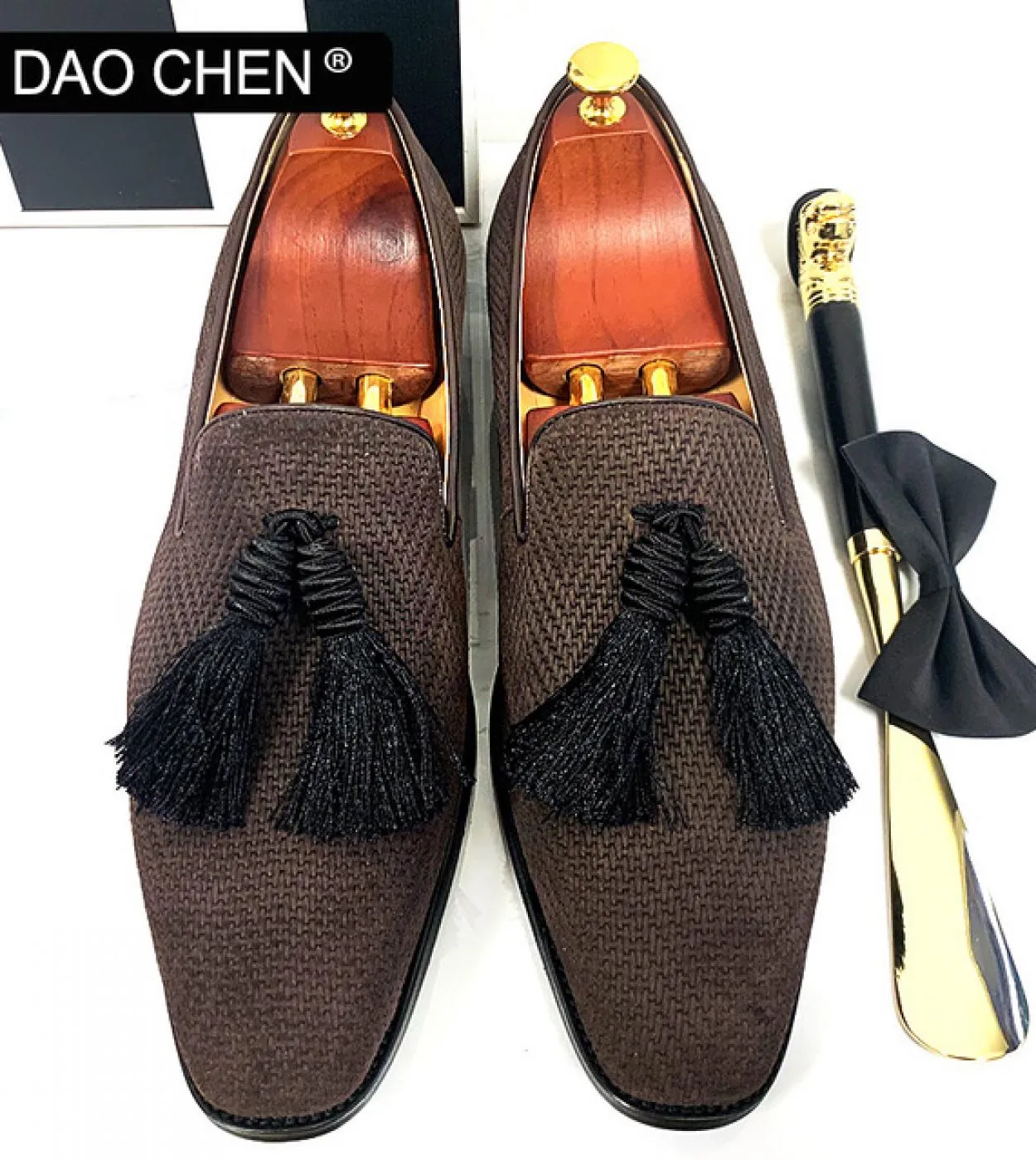 Mocassini da uomo di marca di lusso Scarpe in pelle scamosciata Scarpe con nappe nere Slip On Scarpe eleganti da uomo Banchetto