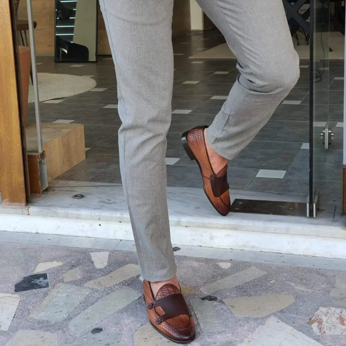 Mocassini da uomo marroni con doppia fibbia Scarpe da monaco slip on punta tonda Primavera Autunno fatte a mano Scarpe formali d