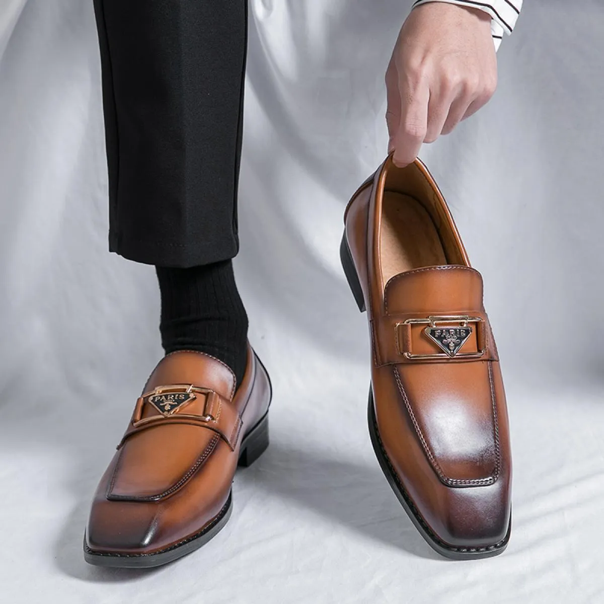 Nuovi mocassini marroni da uomo Scarpe formali da uomo con punta quadrata nera Scarpe da uomo fatte a mano da lavoro Taglia 3846