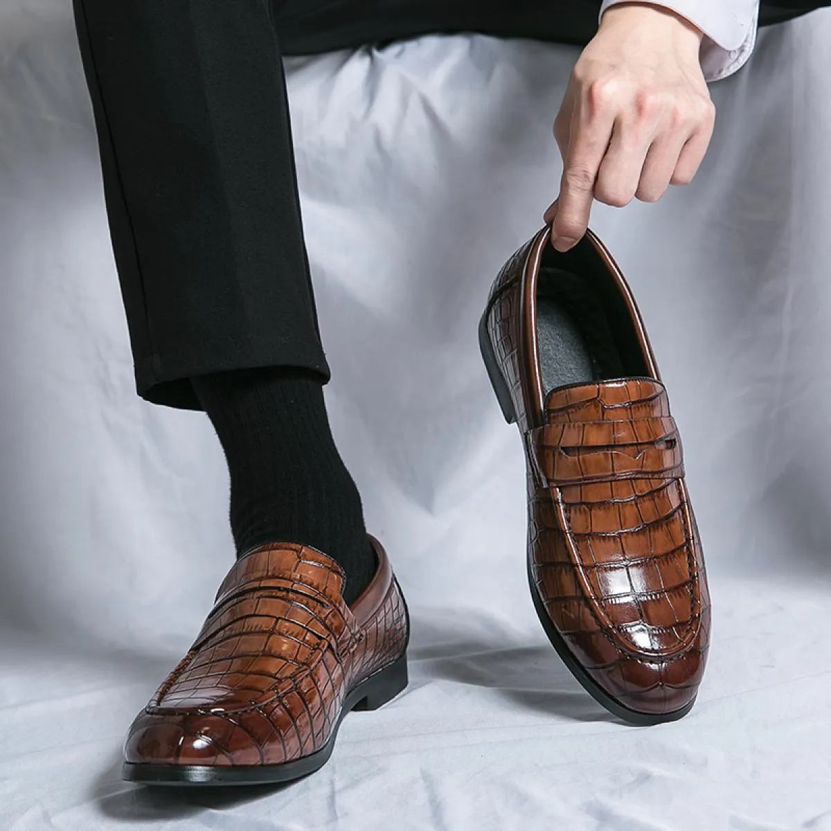 Nuovi mocassini marroni scarpe da uomo modello pietra slip on scarpe da uomo d'affari nere formali taglia 38 48 scarpe da uomo d