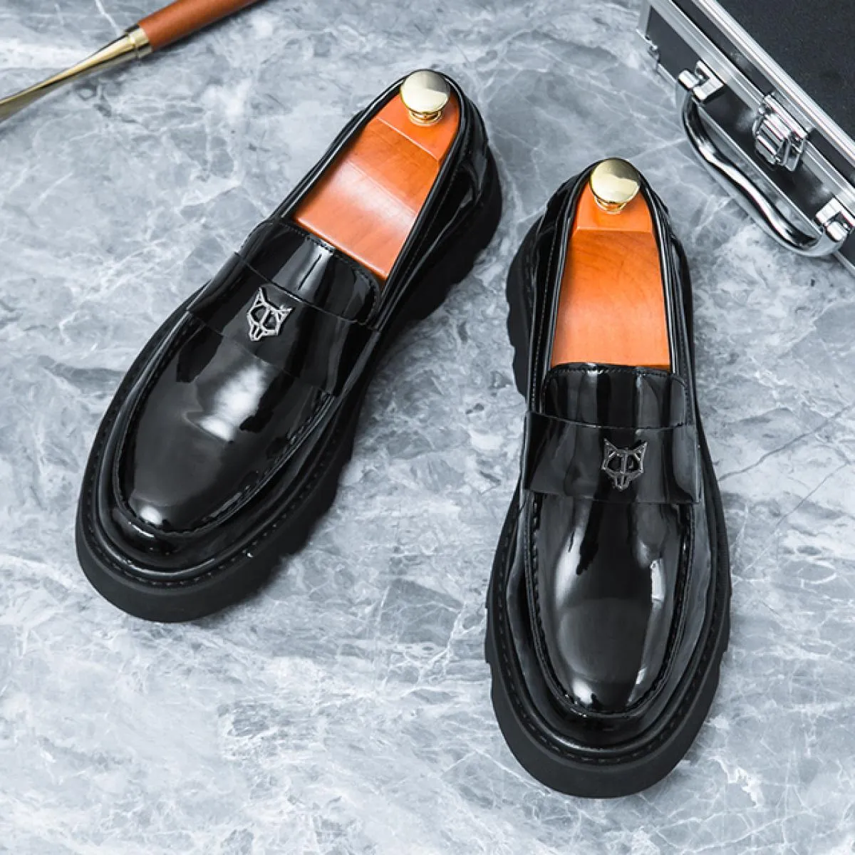 Nuovi mocassini neri da uomo in pelle verniciata punta tonda slip on scarpe da uomo formali da sposa taglia business 38 45