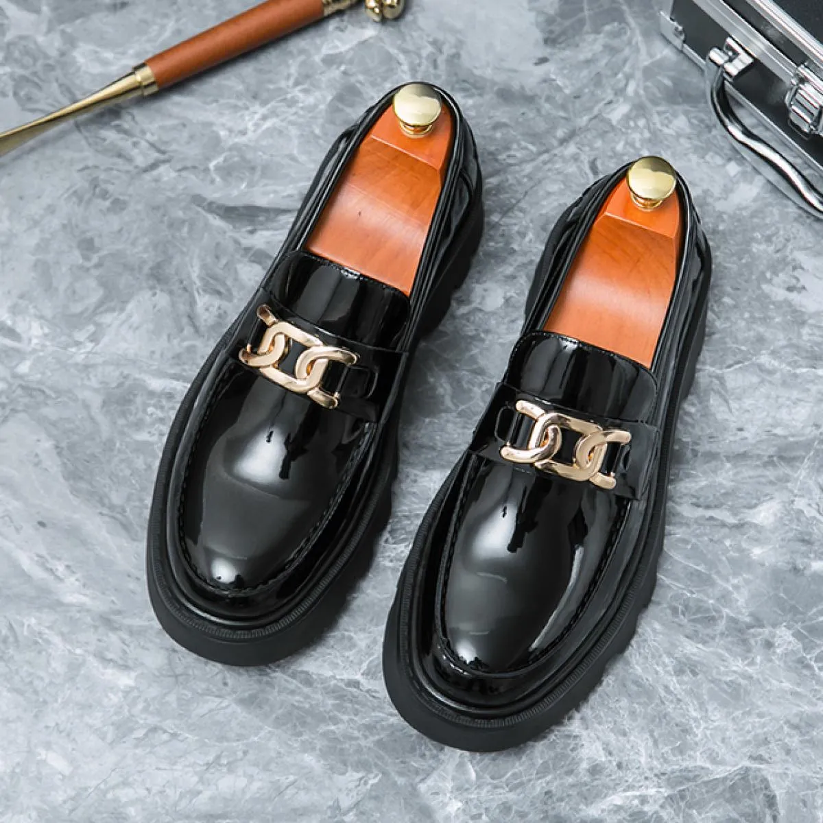 Nuovi mocassini neri da uomo in pelle verniciata punta tonda slip on scarpe da uomo formali da sposa taglia business 38 45
