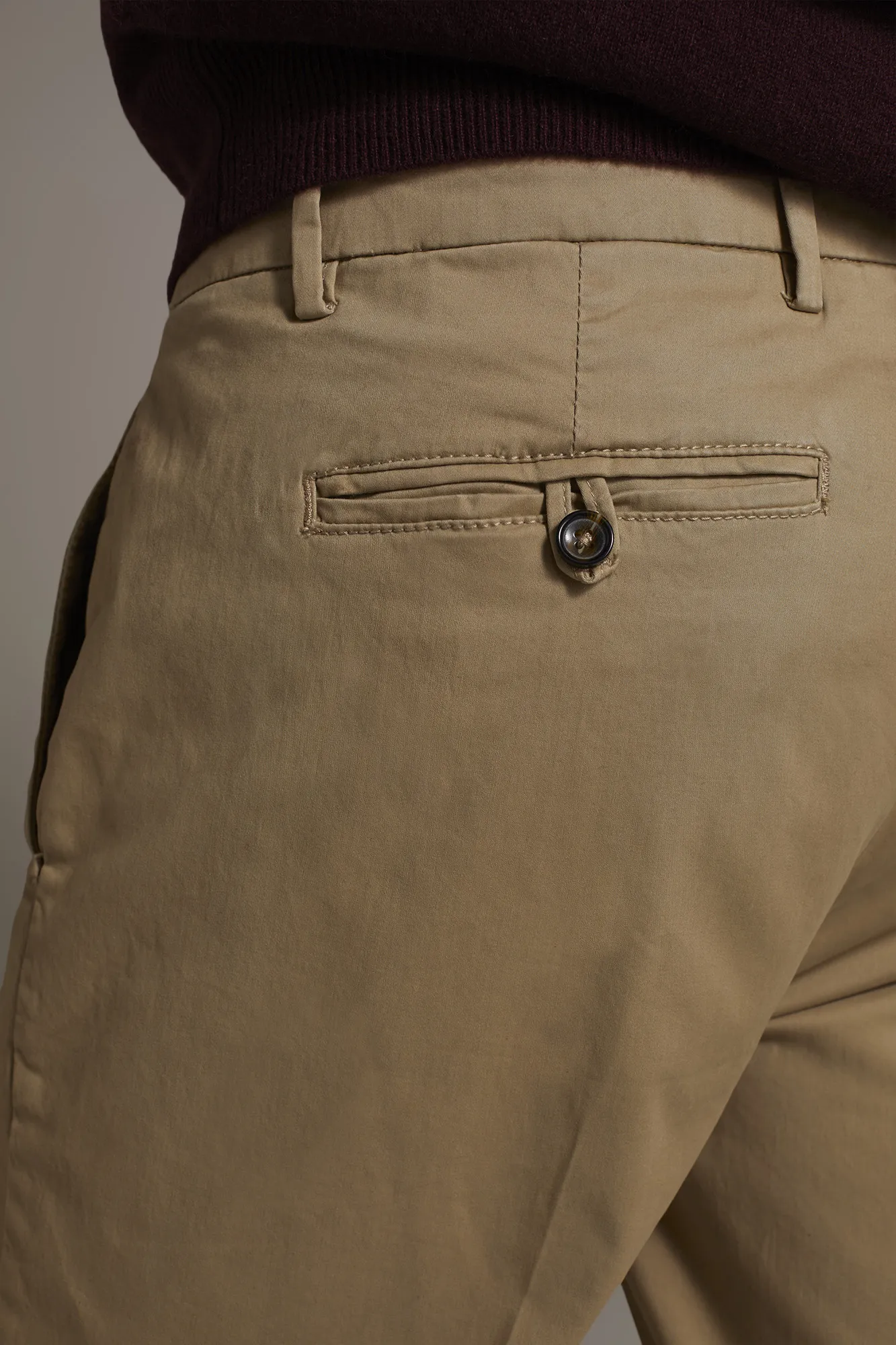 Pantalone chino uomo con pinces singola