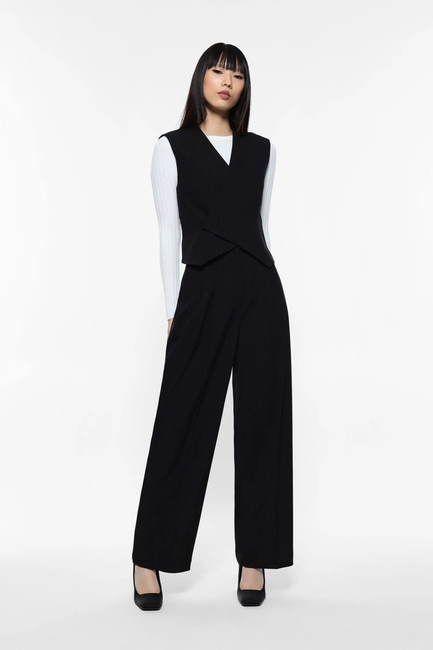   Pantaloni ampi con pieghe sartoriali     