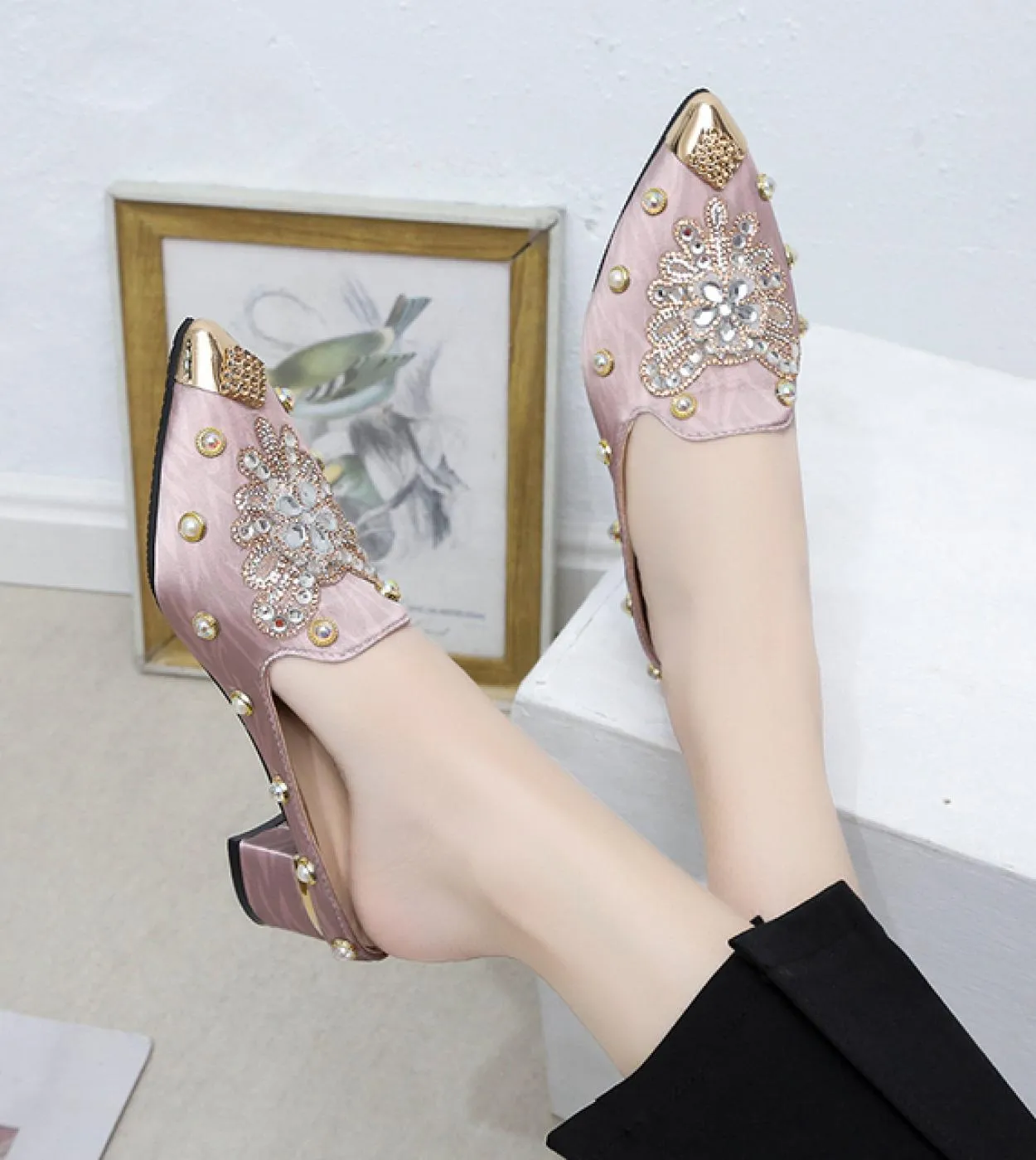 Scarpe da donna piatte firmate Backless Ladies Foxy Crystal Slides Punta a punta Mess Hollow Mocassini Slip On Shoes For Women 2