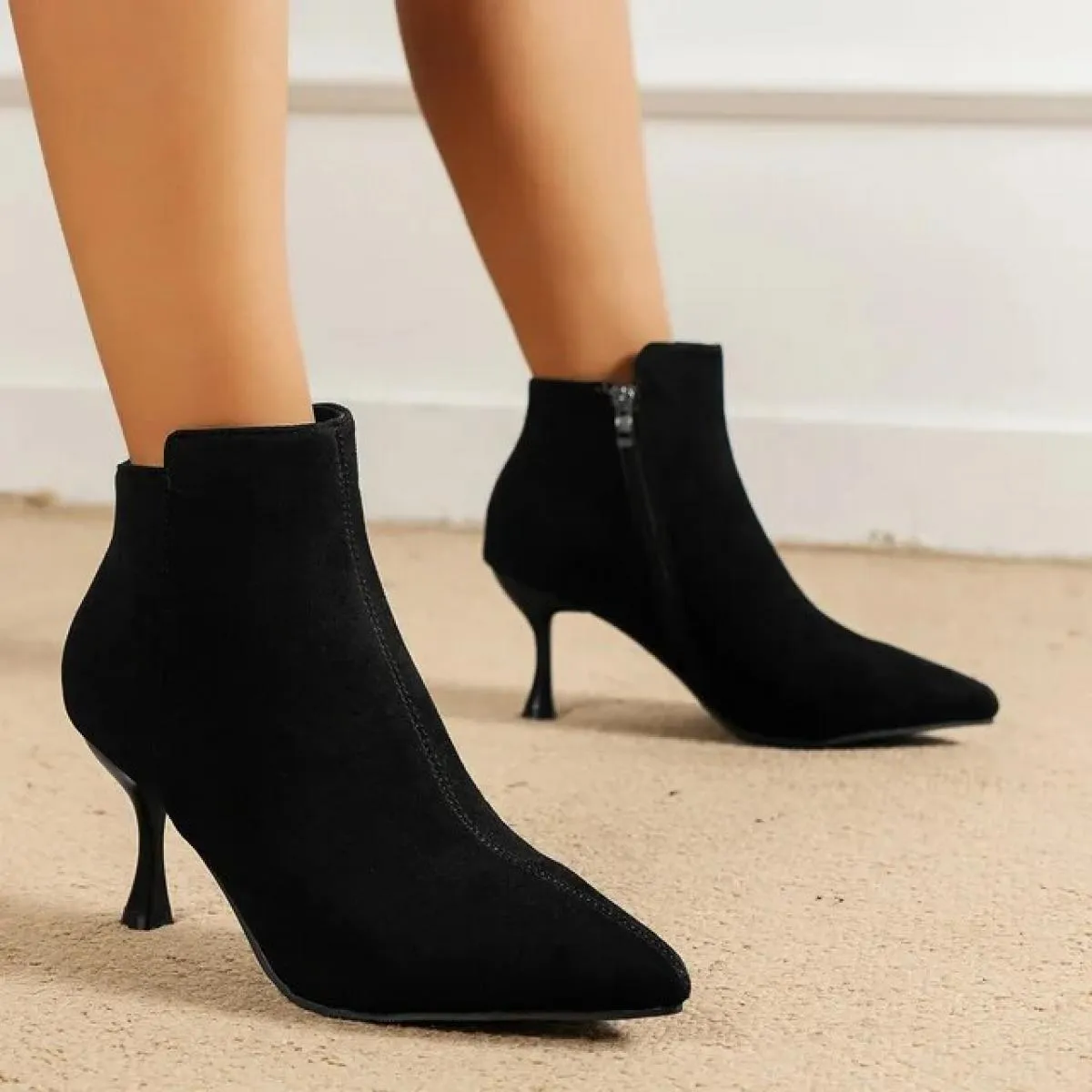Scarpe eleganti con tacco alto Stivali nudi con punta a punta Stivaletti tinta unita Stivaletti alla moda con tacco sottile Scar
