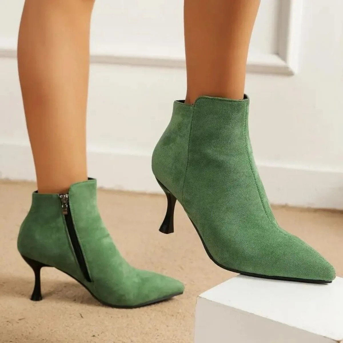 Scarpe eleganti con tacco alto Stivali nudi con punta a punta Stivaletti tinta unita Stivaletti alla moda con tacco sottile Scar