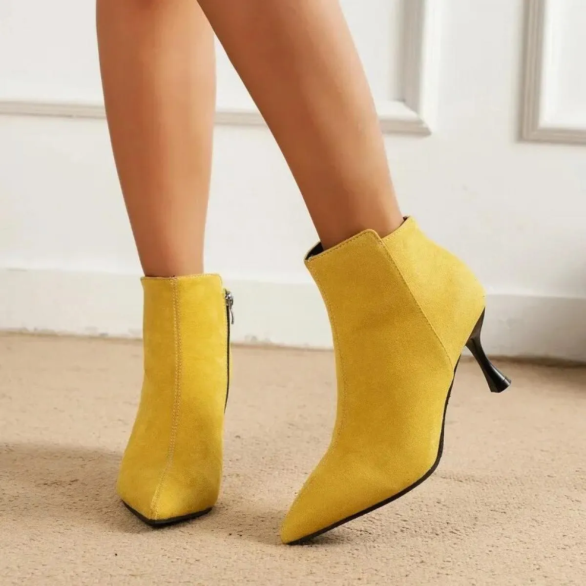 Scarpe eleganti con tacco alto Stivali nudi con punta a punta Stivaletti tinta unita Stivaletti alla moda con tacco sottile Scar
