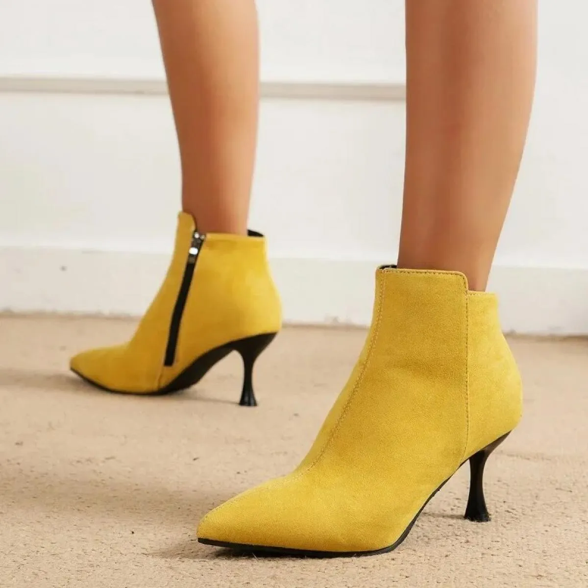 Scarpe eleganti con tacco alto Stivali nudi con punta a punta Stivaletti tinta unita Stivaletti alla moda con tacco sottile Scar