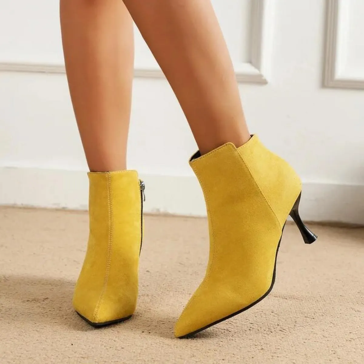 Scarpe eleganti con tacco alto Stivali nudi con punta a punta Stivaletti tinta unita Stivaletti alla moda con tacco sottile Scar