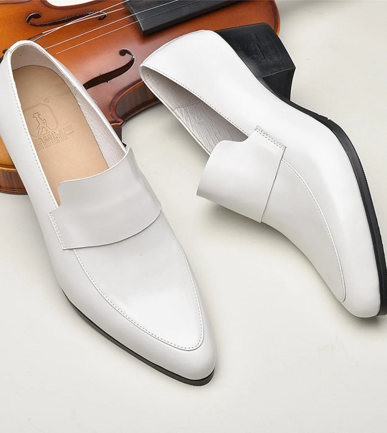 Scarpe eleganti da uomo con tacchi di lusso in vera pelle di mucca 2022 nuovo stile qualità moda slip on mocassini neri solidi