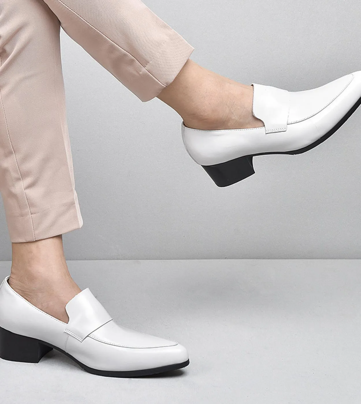 Scarpe eleganti da uomo con tacchi di lusso in vera pelle di mucca 2022 nuovo stile qualità moda slip on mocassini neri solidi