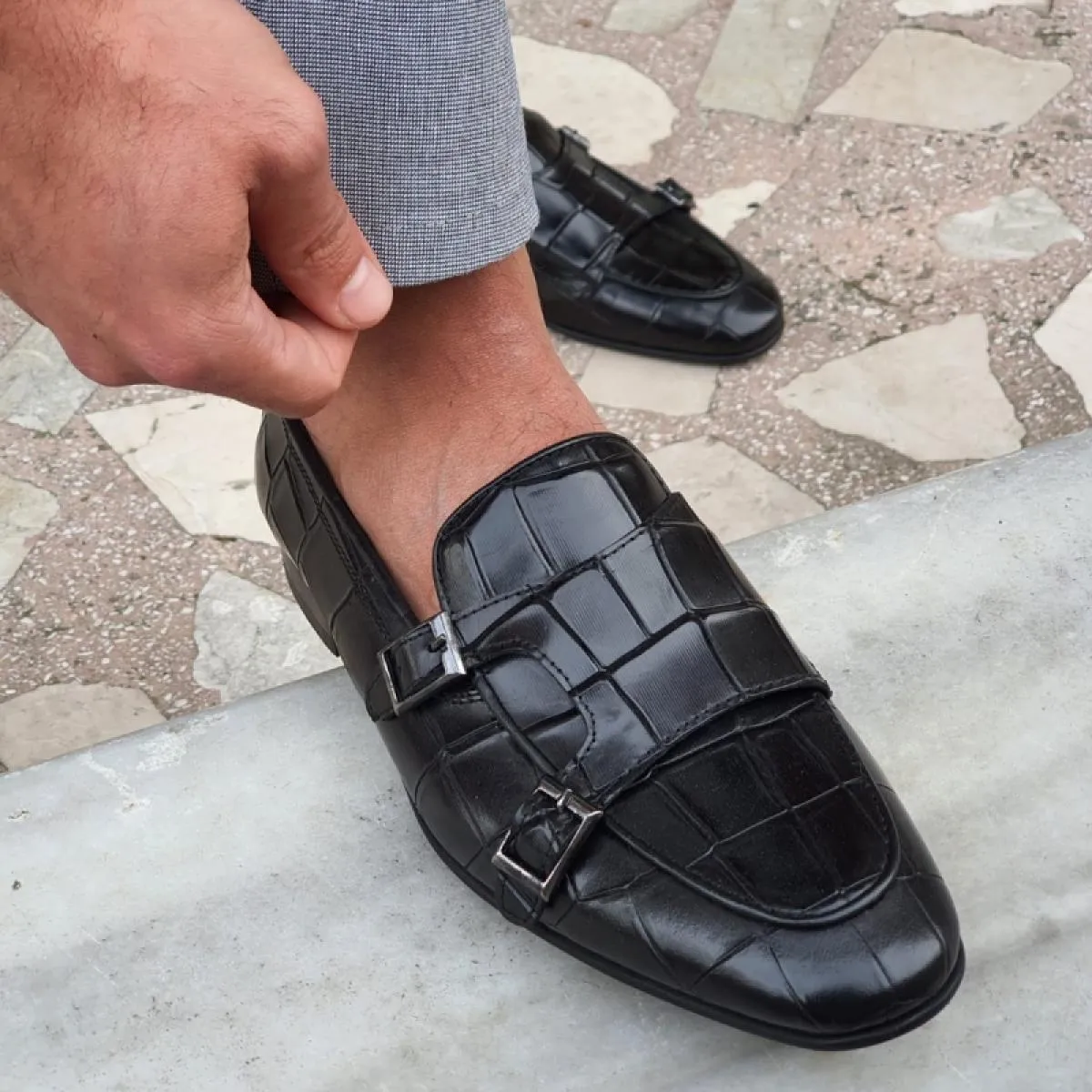 Scarpe formali da uomo nere Mocassini blu marroni Slip On Stone Pattern Business Scarpe da monaco con doppia fibbia per uomo con