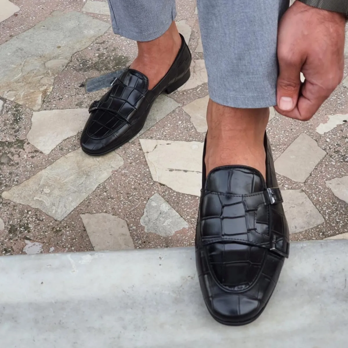 Scarpe formali da uomo nere Mocassini blu marroni Slip On Stone Pattern Business Scarpe da monaco con doppia fibbia per uomo con