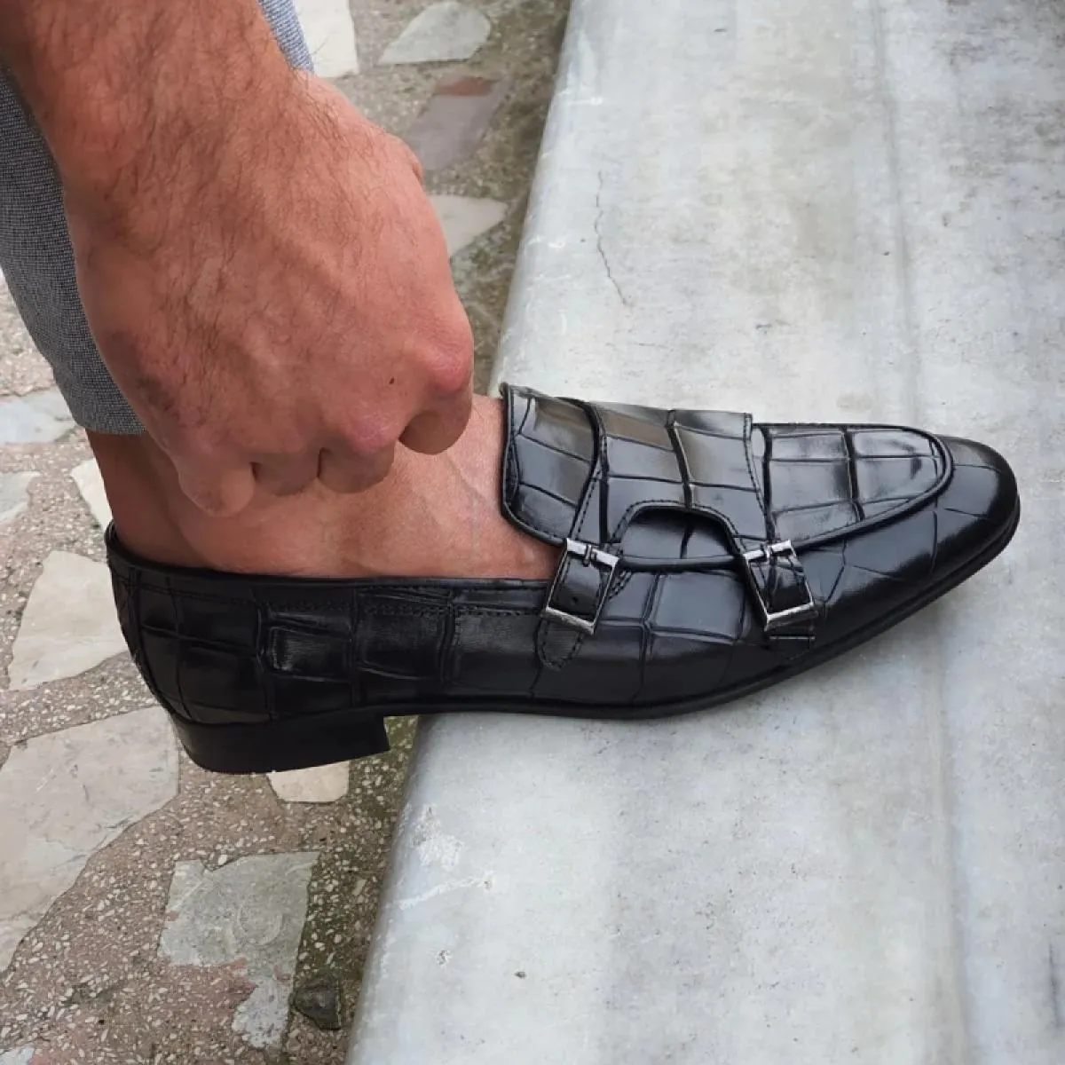 Scarpe formali da uomo nere Mocassini blu marroni Slip On Stone Pattern Business Scarpe da monaco con doppia fibbia per uomo con