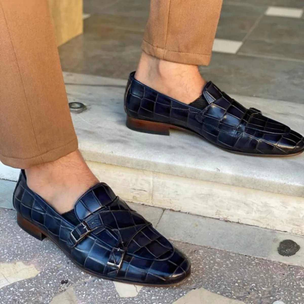 Scarpe formali da uomo nere Mocassini blu marroni Slip On Stone Pattern Business Scarpe da monaco con doppia fibbia per uomo con