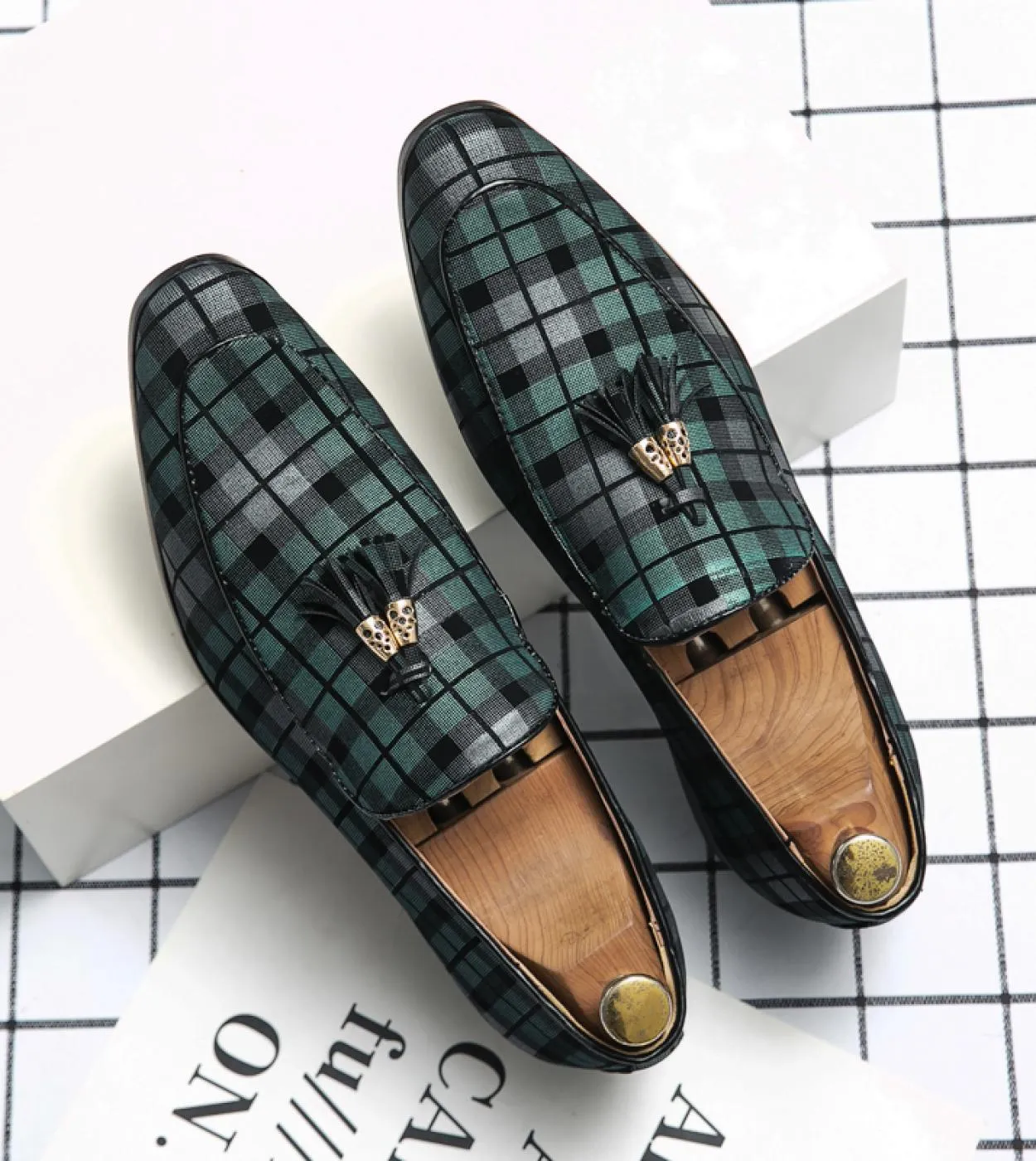 Scarpe in pelle con nappe primaverili Scarpe da uomo di moda di lusso Slip On Flats Mocassini maschili Scarpe da cerimonia da ce